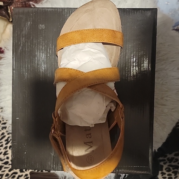 Cute wedged sandals - Picture 2 of 2